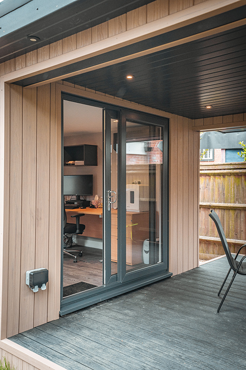 Insulated garden music room with contemporary design