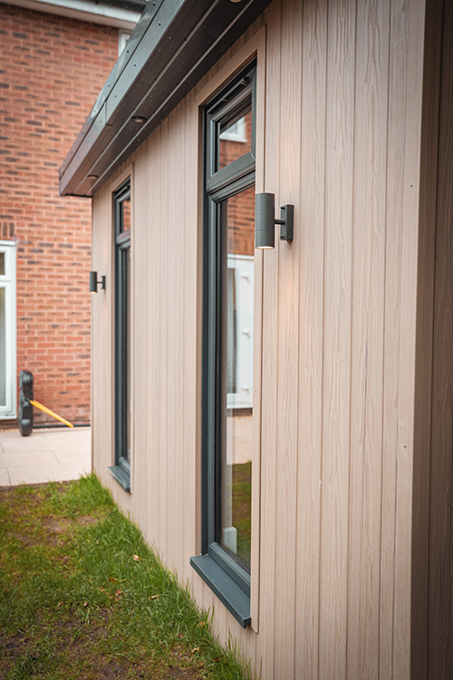 Insulated garden music room with contemporary design