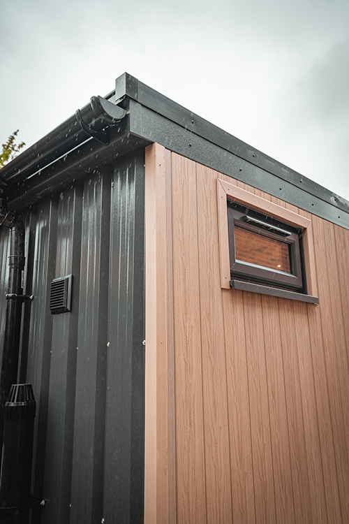 Insulated garden music room with contemporary design